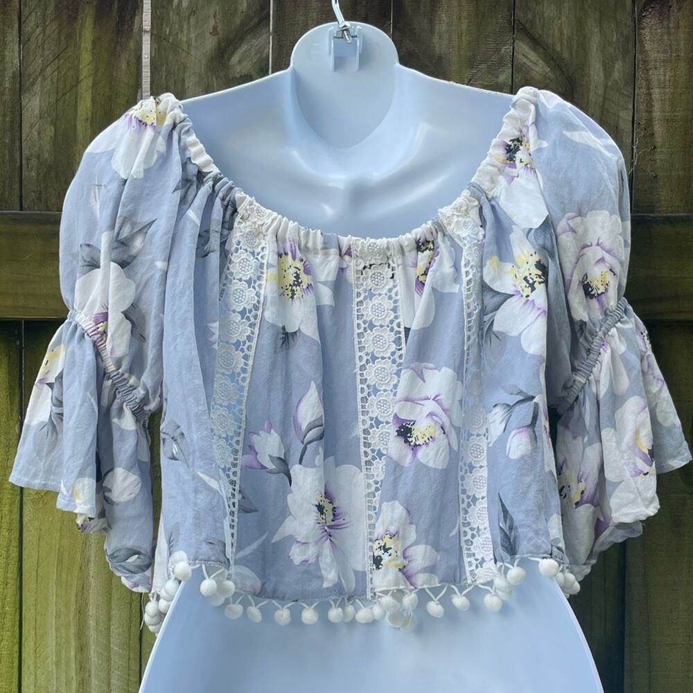 Alythea off the shoulder flutter sleeve floral crop blouse - Picture 2 of 4